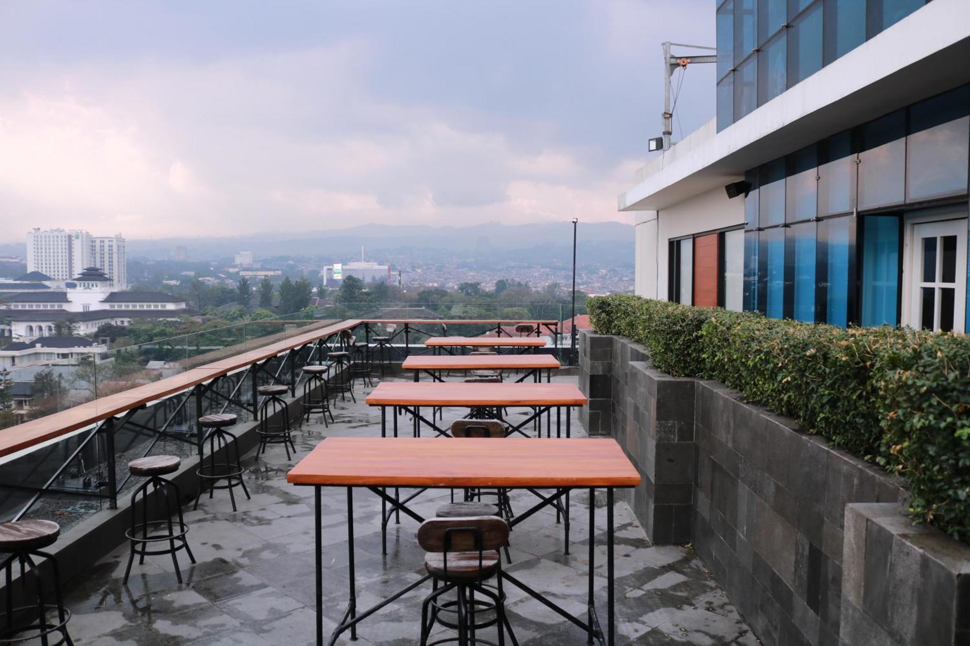 Hotel De Paviljoen Bandung Exterior foto